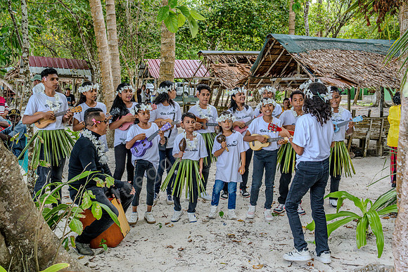 Ukulele Kinderchor auf den Kei-Inseln
