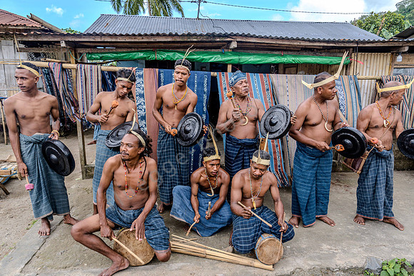 Traditionelles Ikat-Weber-Dorf Dokar auf der Insel Flores