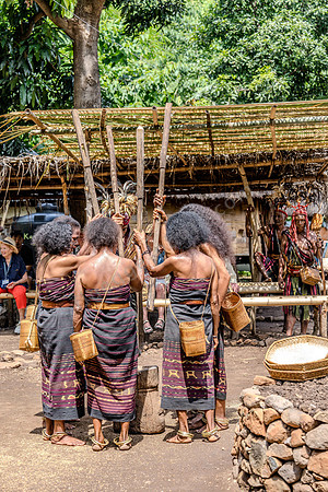 Traditionelles Dorf Tapkala des Abui-Stammes auf Alor