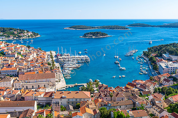 Blick auf Hvar und die Paklinski Otoci Inseln