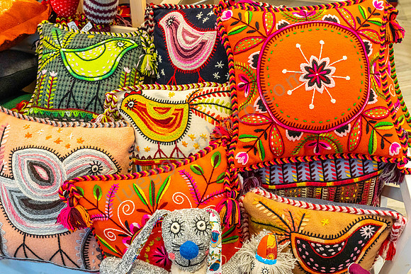 Souvenirladen in Tallinn mit traditionellem Kunsthandwerk