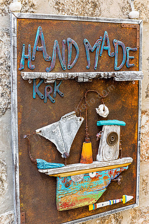 Schild eines Kunsthandwerks-Ladens auf Krk