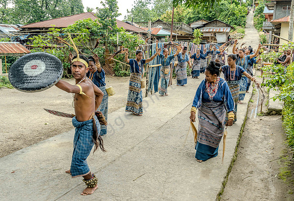 Traditionelles Ikat-Weber-Dorf Dokar auf der Insel Flores