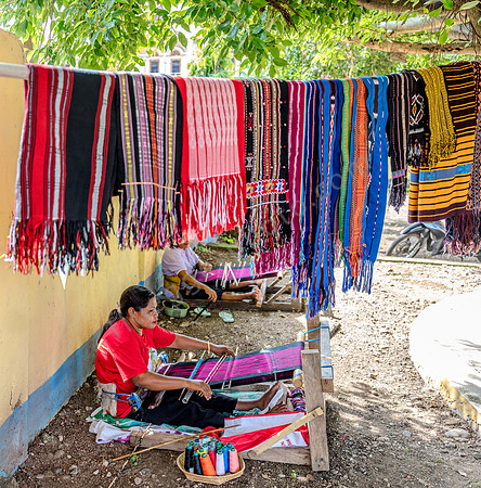 Ikat-Weben in Kalabahi auf Alor