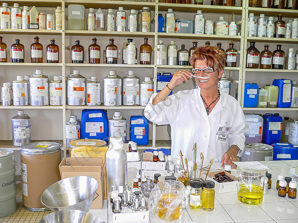 Monique Guyard, Parfumeurin bei Berdoues-1